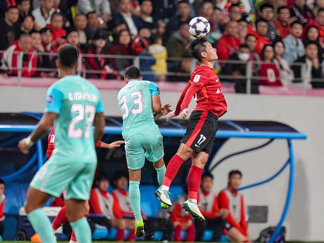 被射48脚，门将12次扑救！海港亚冠死里逃生，拿1分避免提前出局插图