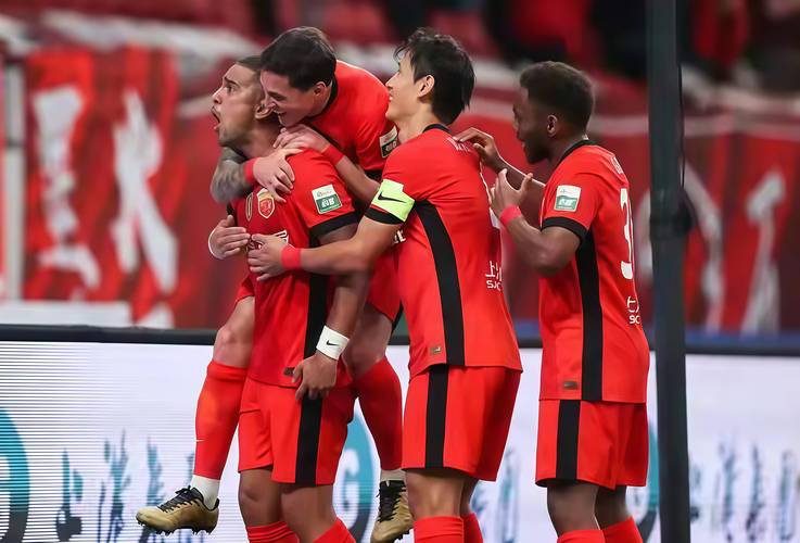 海港亚冠生死战踢出血性 4人拼到伤退+顶住48脚轰炸 对手气到瘫地插图