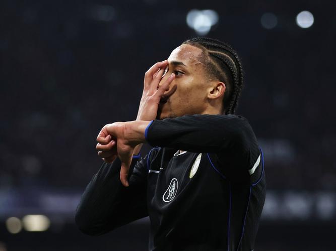 对阵那不勒斯打入两球，若昂-佩德罗欧冠生涯首次梅开二度