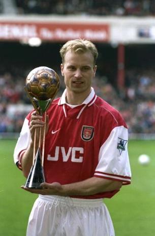 赖特与博格坎普见面拥抱，感动阿森纳球迷