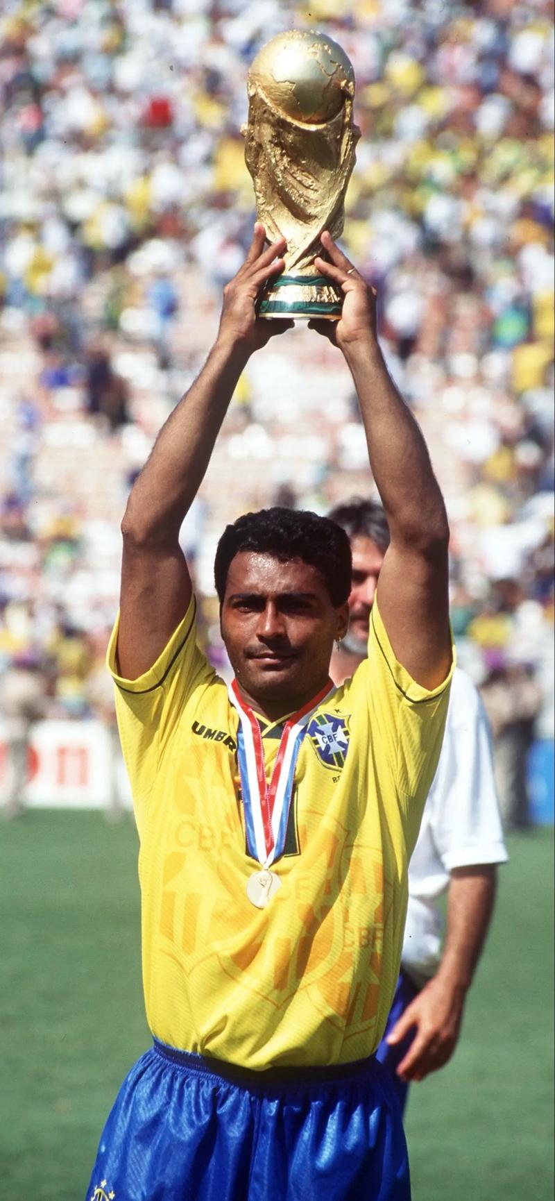 迎来60岁生日，罗马里奥：感谢上帝，感谢每一位同行者