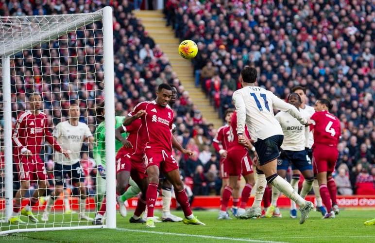 索博角球开出，麦卡利斯特后点破门，利物浦1-0卡拉巴克