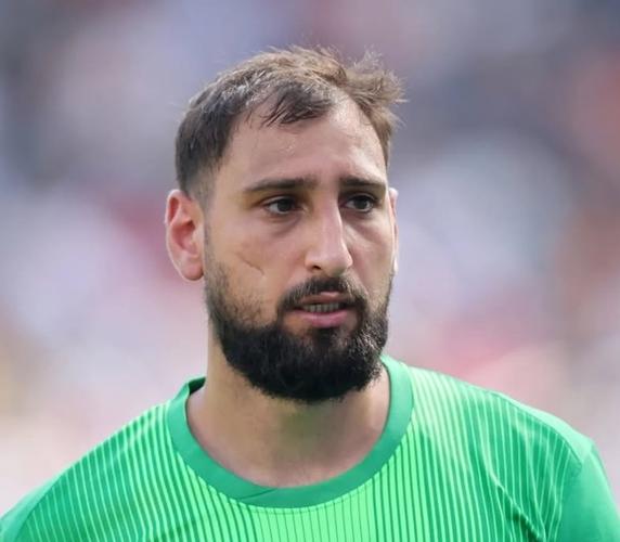 多纳鲁马16岁就完成生涯首秀，但27岁至今没踢过世界杯正赛