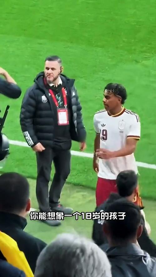 塞尔:疑似受到歧视性口号影响,亚马尔赛后离场时情绪低落插图 塞尔:疑似受到歧视性口号影响,亚马尔赛后离场时情绪低落插图